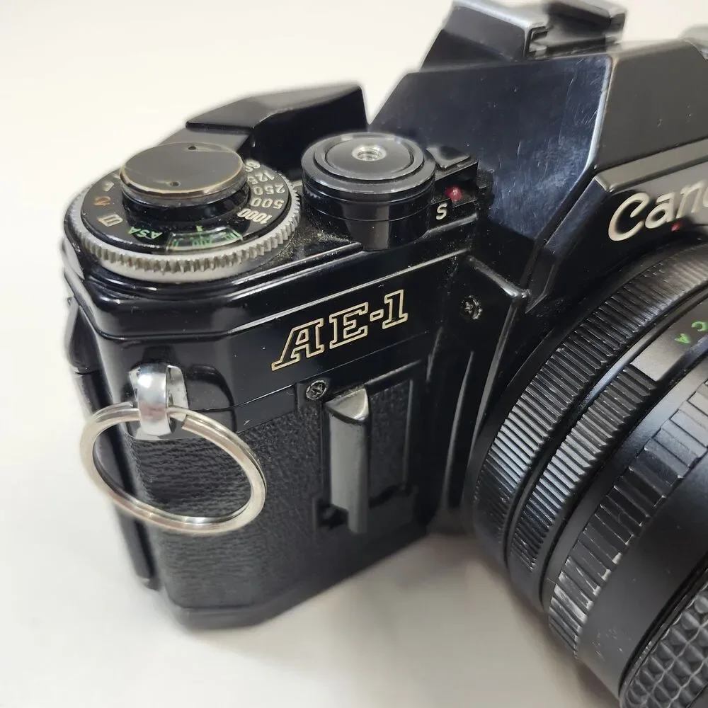 Canon AE-1 Black 35mm SLR Film Camera Sakar MC Zoom 1:3.5-4.5 f 28-80mm
